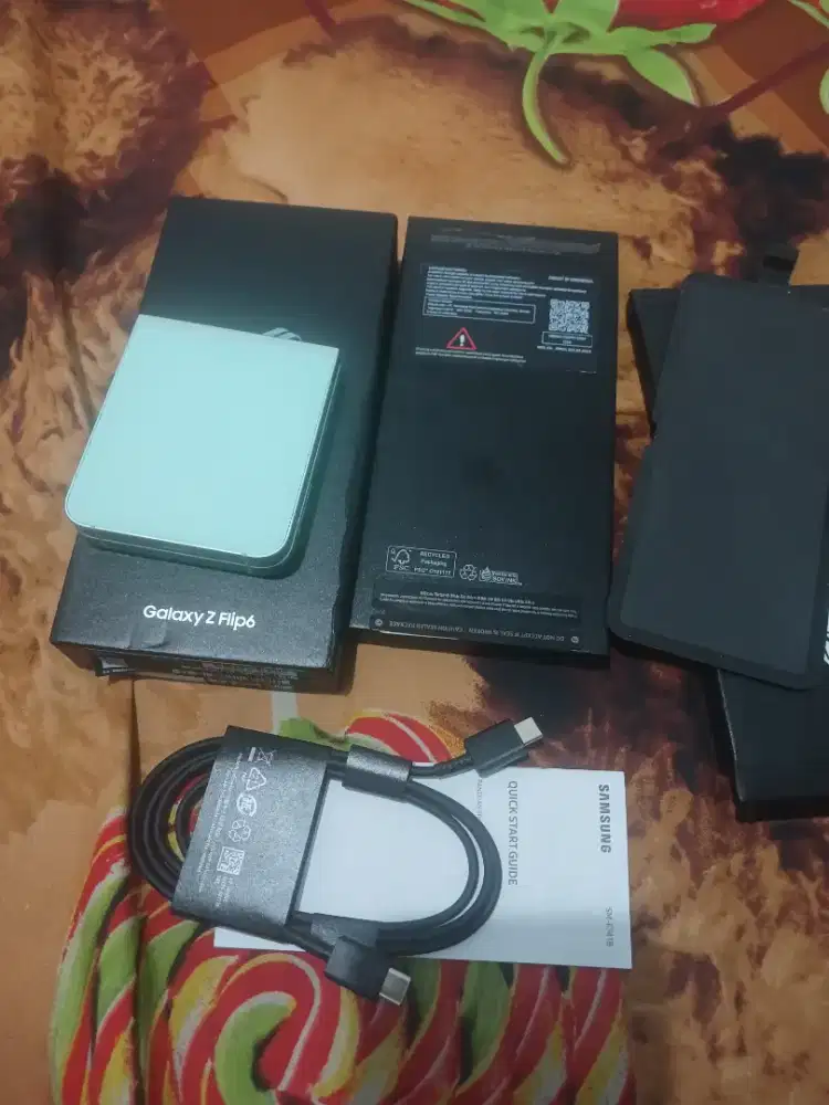 Samsung Flip 6. 12/512 . Sein
