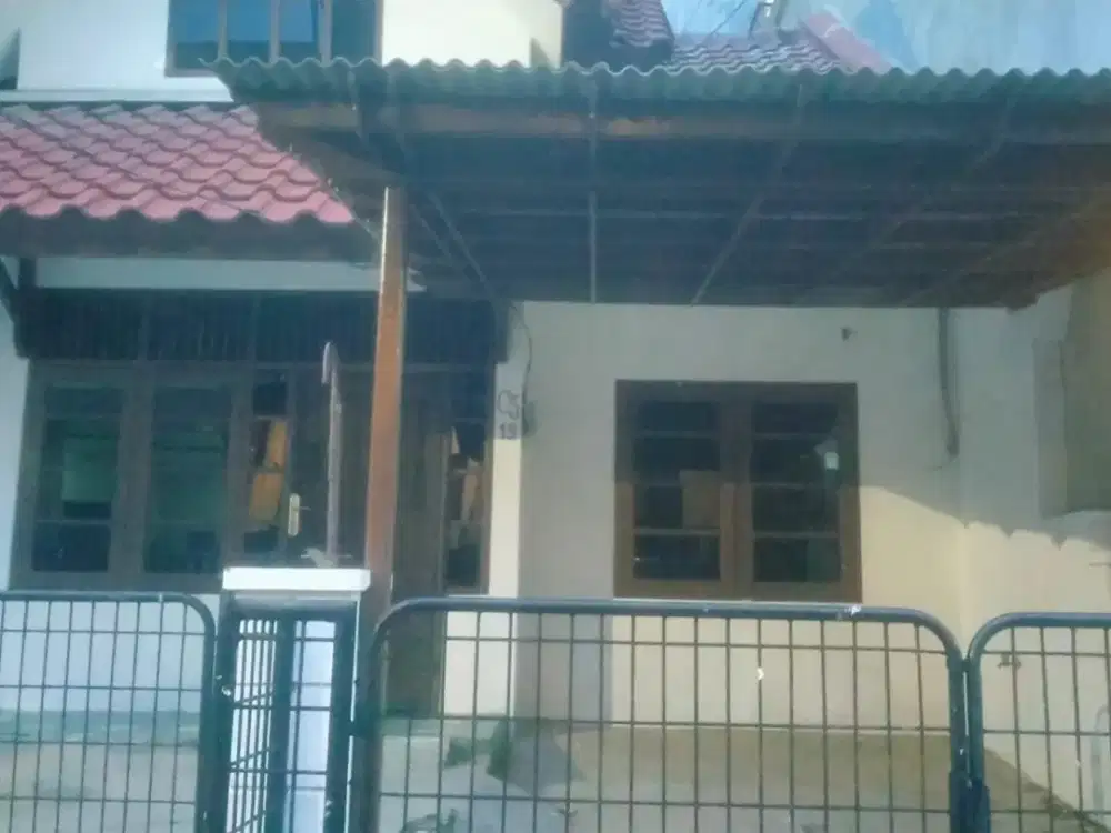 DIJUAL RUMAH BAGUS DAN TERAWAT LOKASI BAGUS HADAP TENGGARA HARGA TERMURAH DI CITRA GARDEN 3