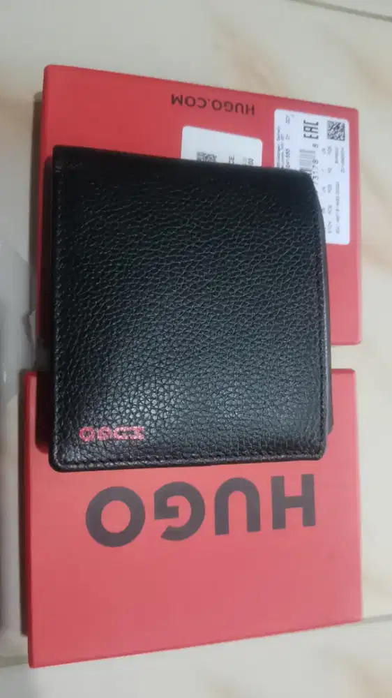 Dompet HUGO warna hitam