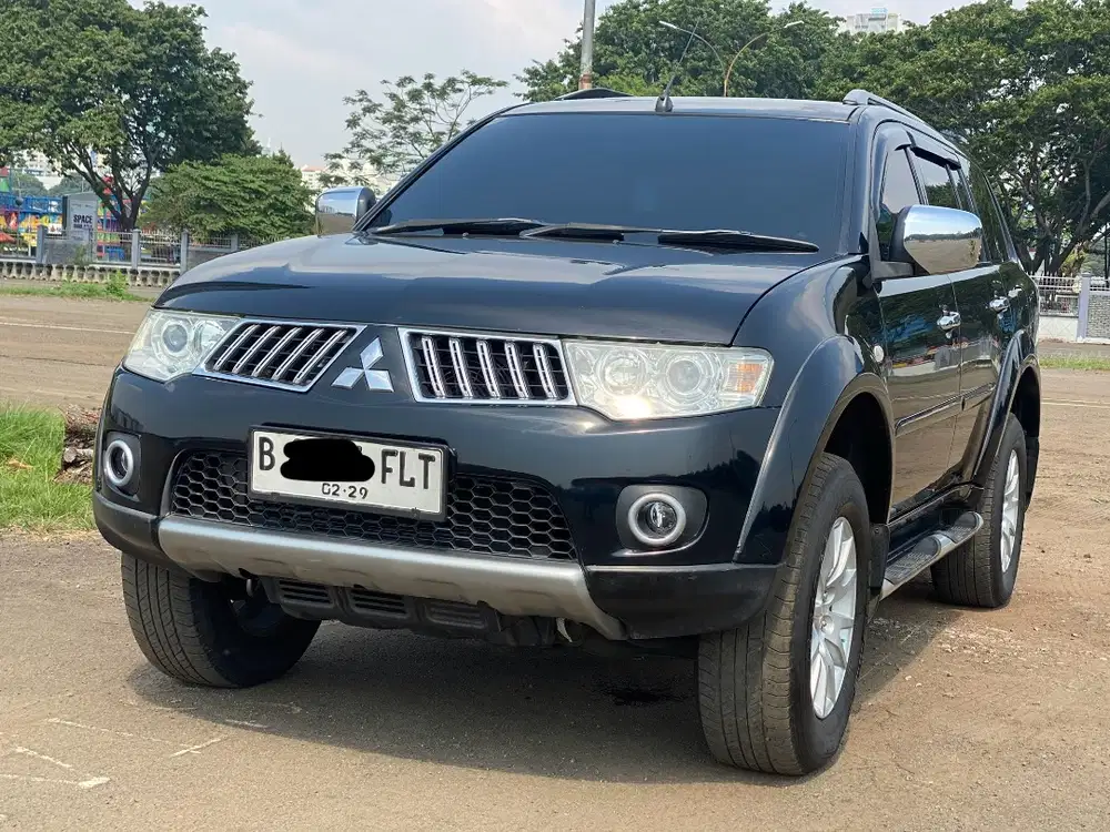 MITSUBISHI PAJERO EXCEED 2010 HITAM DIJUAL CEPAT SIAP PAKAI TERMURAH !