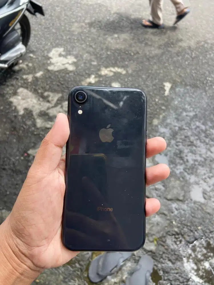 iphone xr 128 hitam