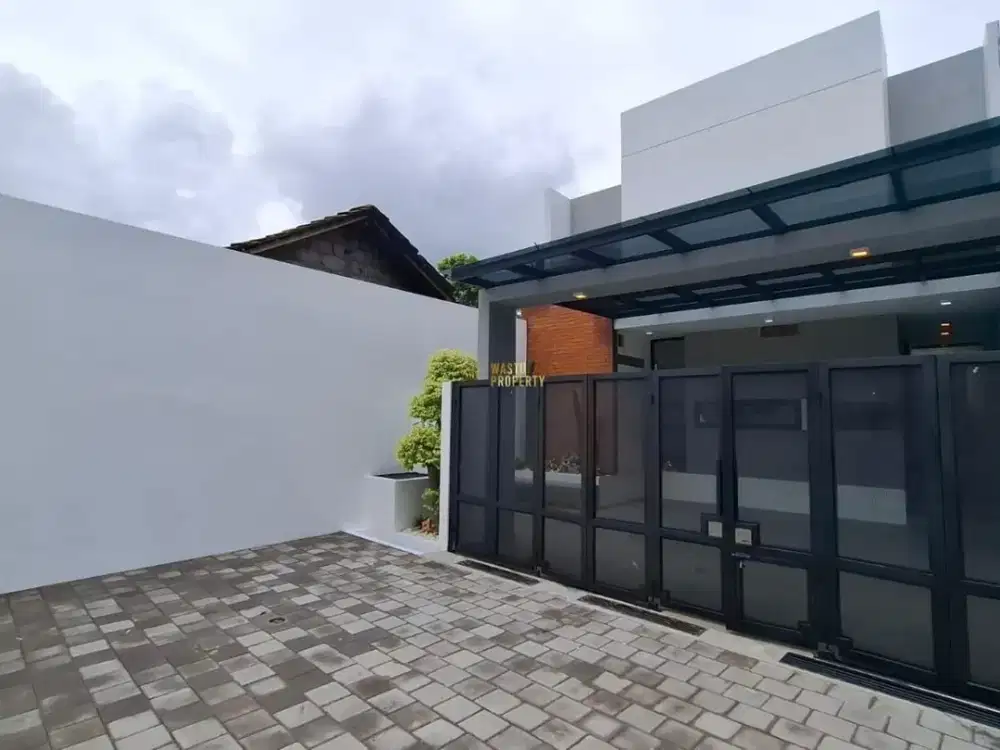 RUMAH MEWAH, FREE FURNISHED, 10 MENIT KE KAMPUS UII JOGJA DI NGAGLIK