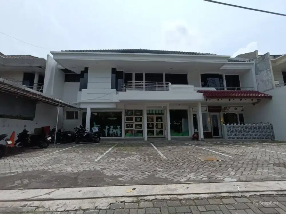 Ruang Usaha di Raya Darmo Permai STRATEGIS, PARKIR LUAS