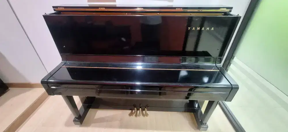 Piano Yamaha U1