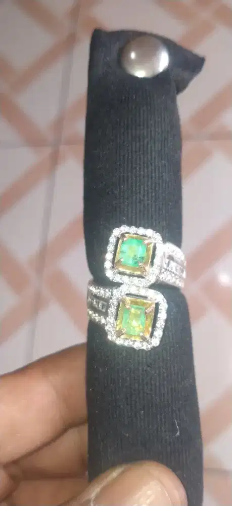 cicin cewe jamrud kolumbia