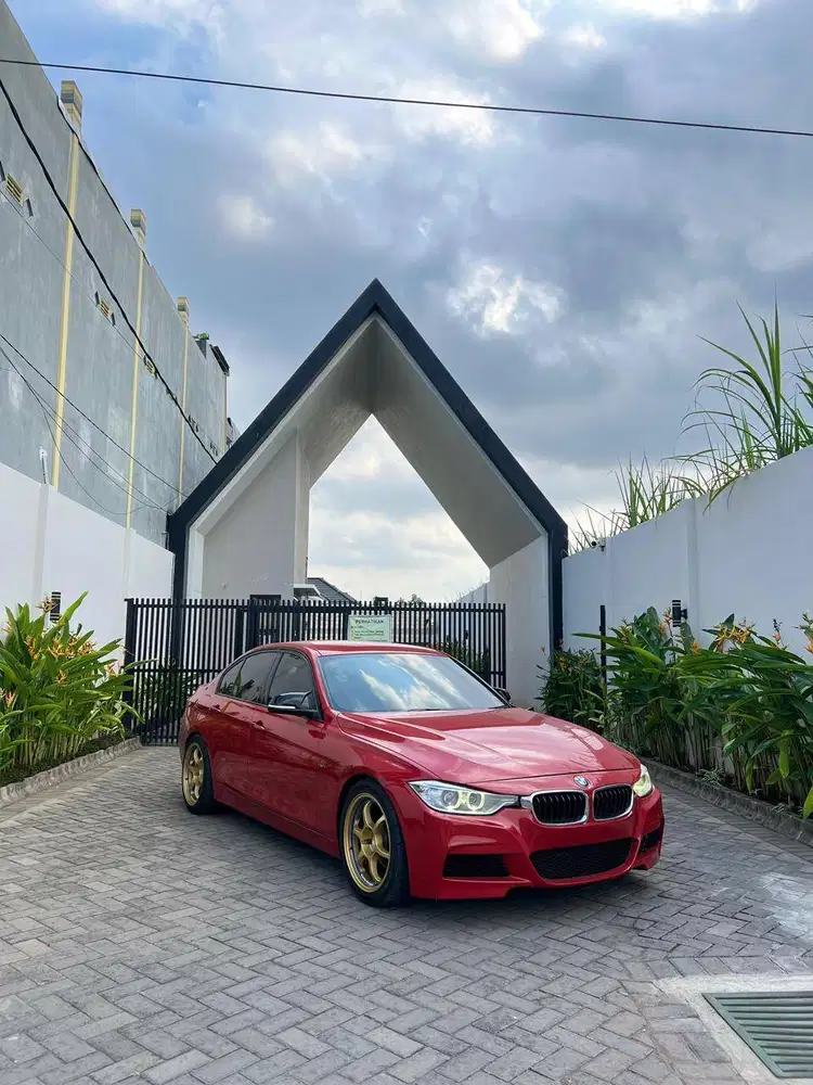 BMW F30 320i Sport AT (2013)