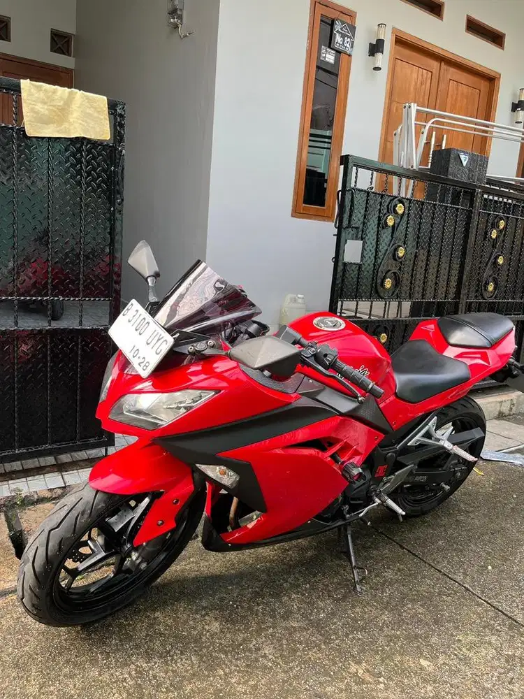 Dijual Ninja 250 cc warna merah thn 2013