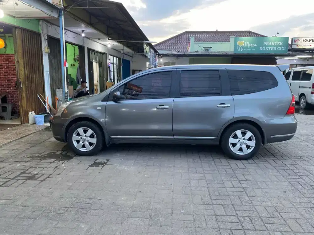 Grand Livina 1.5 XV AT Tahun 2010 (harga nego)