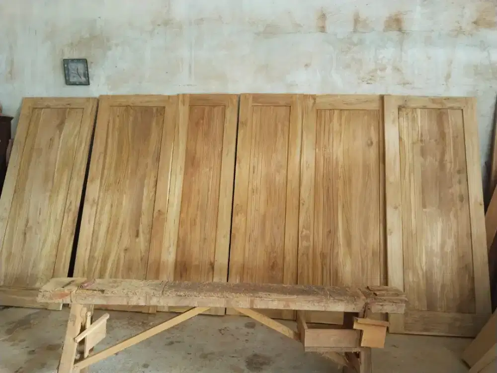 Pintu kayu jati