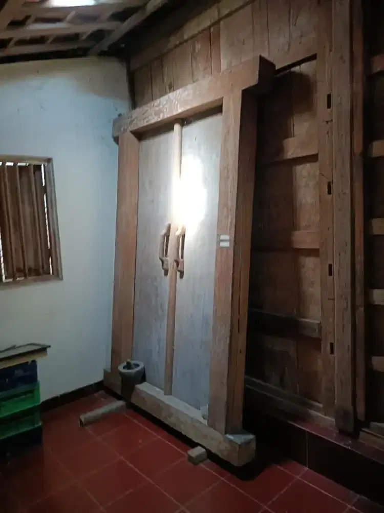 Jual pintu2 Jati lawasan blok utuh.