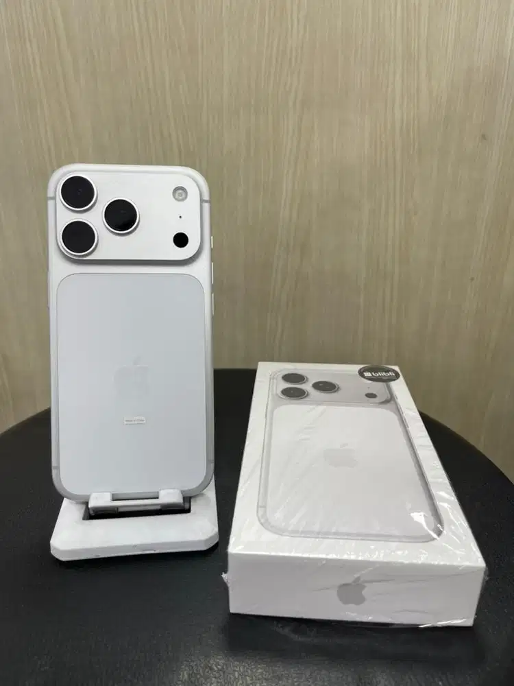 Iphone 17 pro silver 256 gb like new, garansi resmi indo..