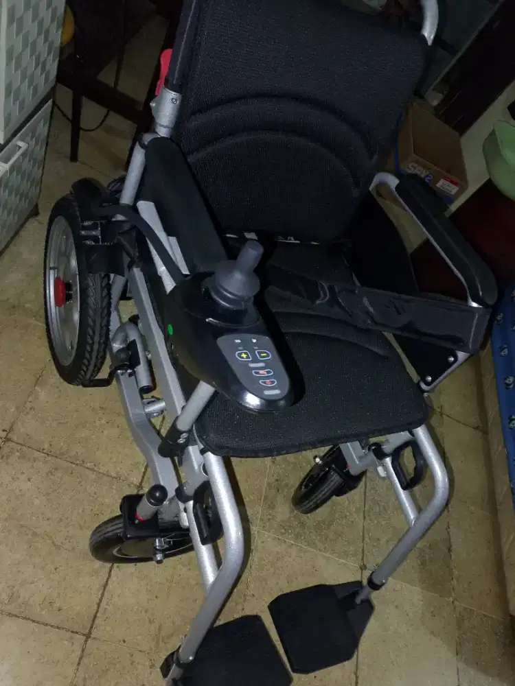 KURSI RODA ELEKTRIK CAREINDO