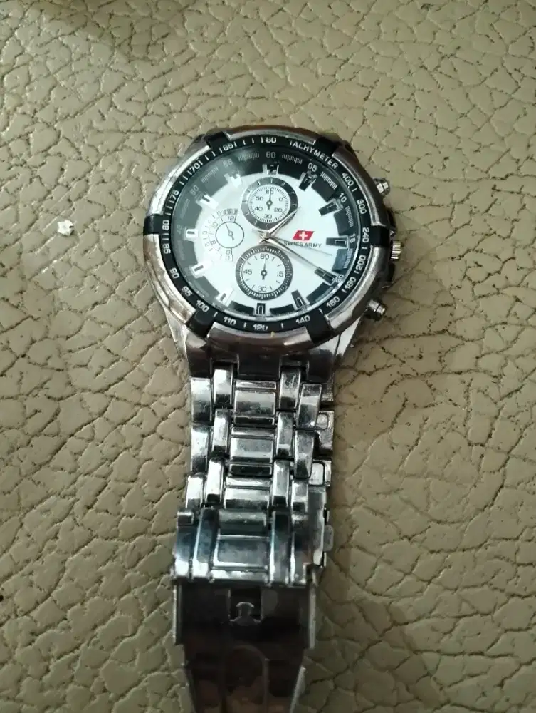 Jam tangan swiss army