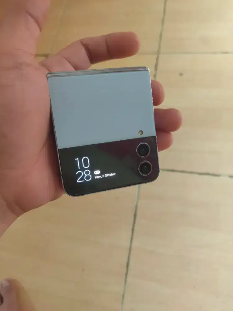 Samsung Galaxy Flip 4 minus