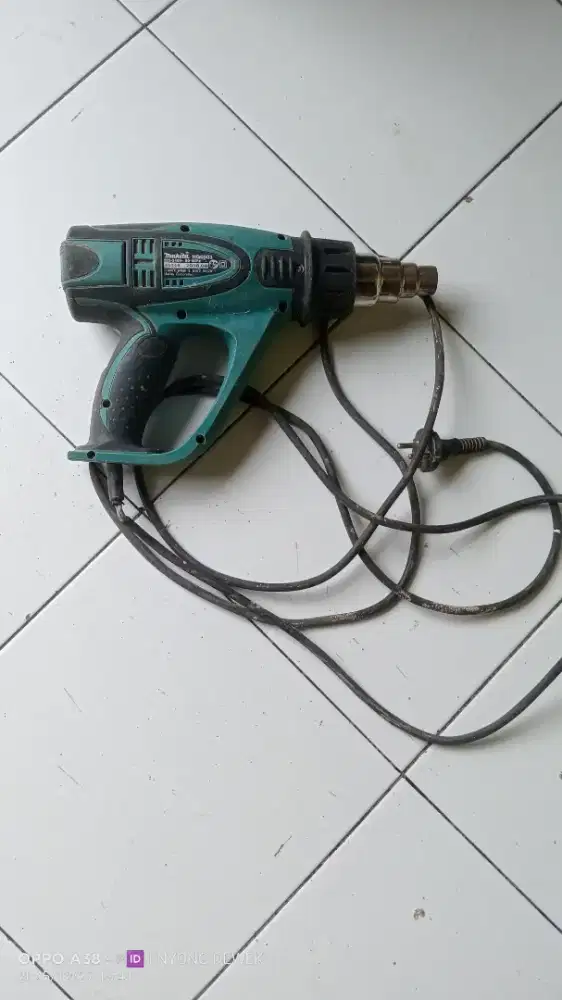 Hair dryer makita hg6003