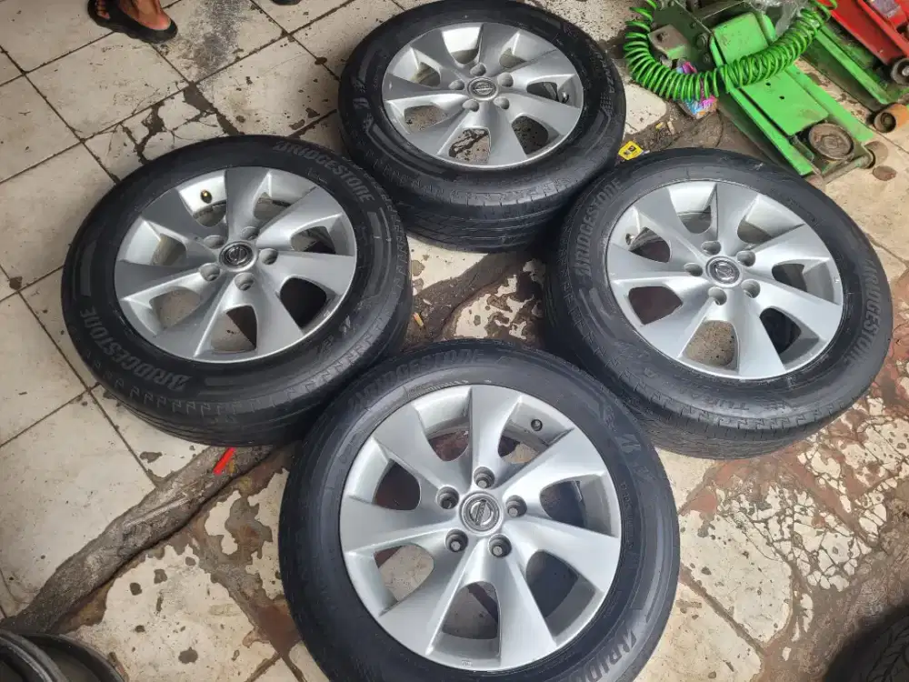 Velg Nissan serena hws R16 paket ban second bisa innova apv luxio