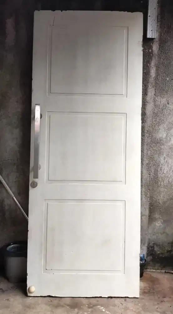 Pintu bekas bonus jumbo pegangan sama kusen