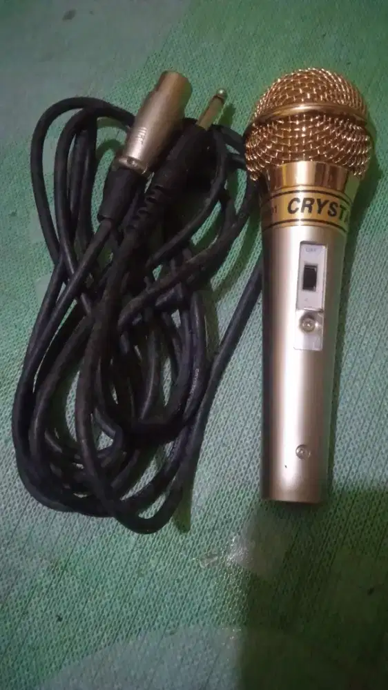 Mic. Normal suara jernih cakep. Lumayan mulus gres. Berat