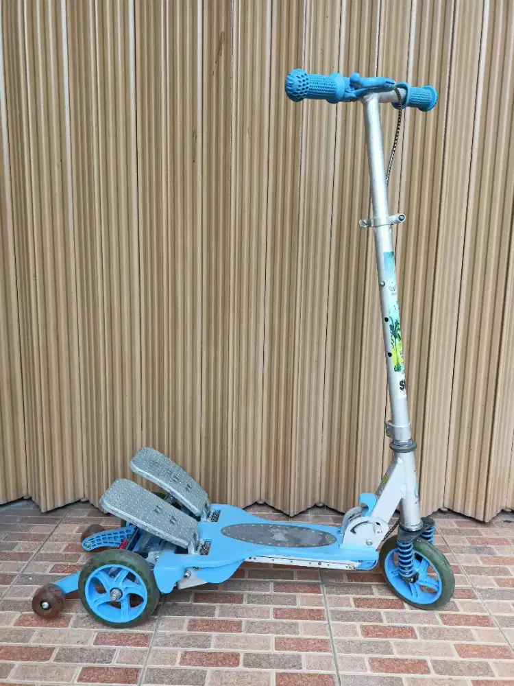 Scooter Injak Dual Pedal Skuter Genjot Otoped