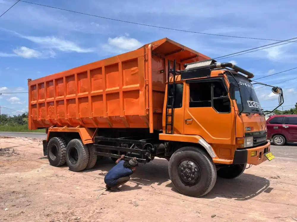 Dijual Dump Truk Tronton Fuso FN 527 ML Tahun 2010