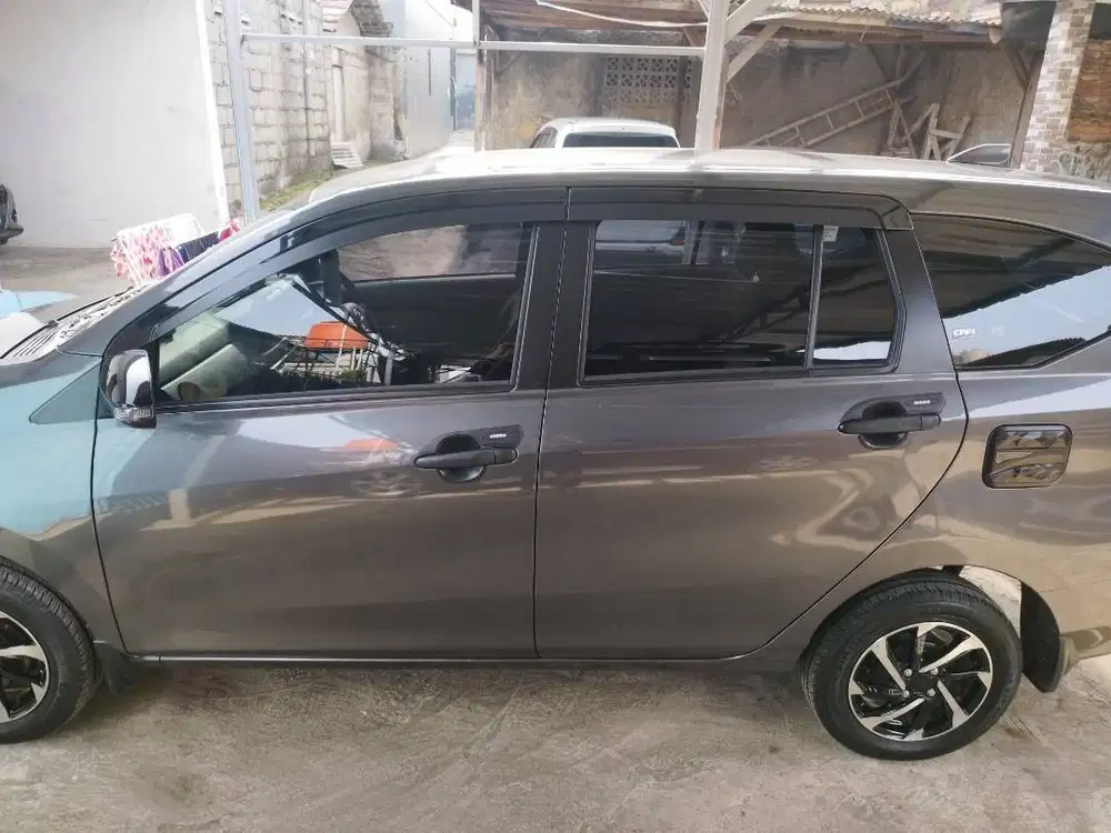 Daihatsu Sigra R M/T 1.2 (KM Rendah)