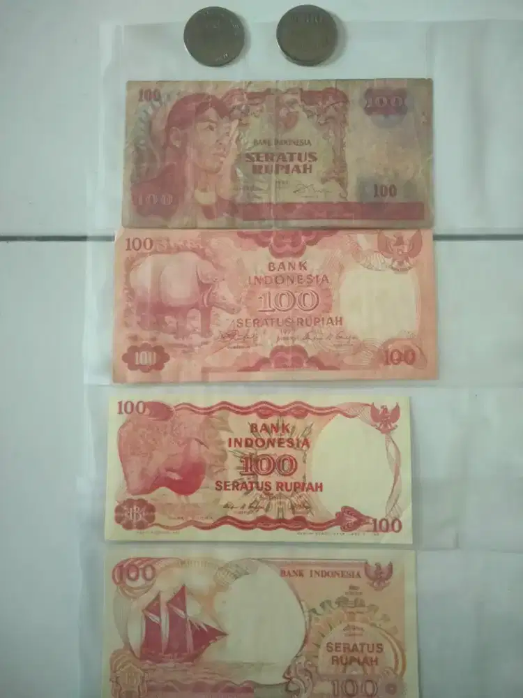 Koleksi uang 100 rupiah