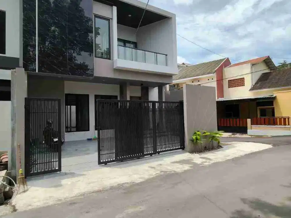 DIJUAL RUMAH MEWAH DEKAT KAMPUS UII LINGKUNGAN PERUMAHAN DAN KOST2AN NYAMAN ASRI JAKAL KM 13