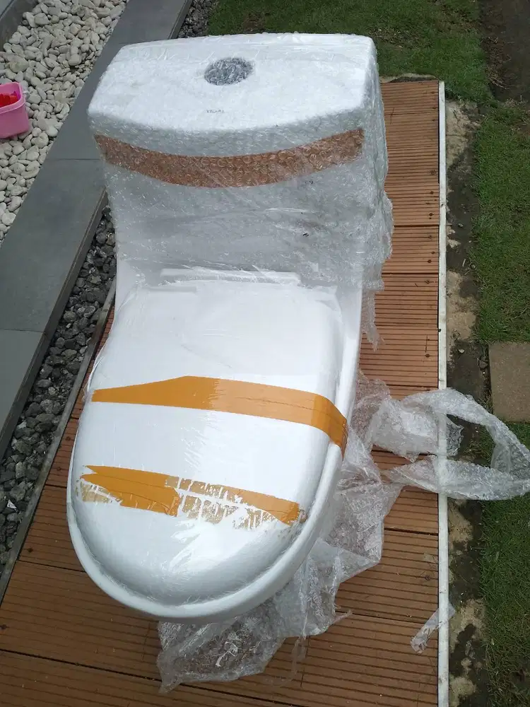 Closet duduk merk tidal full set