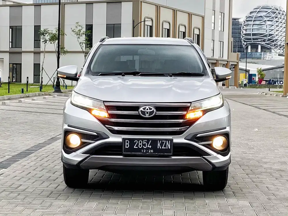 TOYOTA RUSH GR Sport 1.5AT 2021, SILVER, Km 40rban