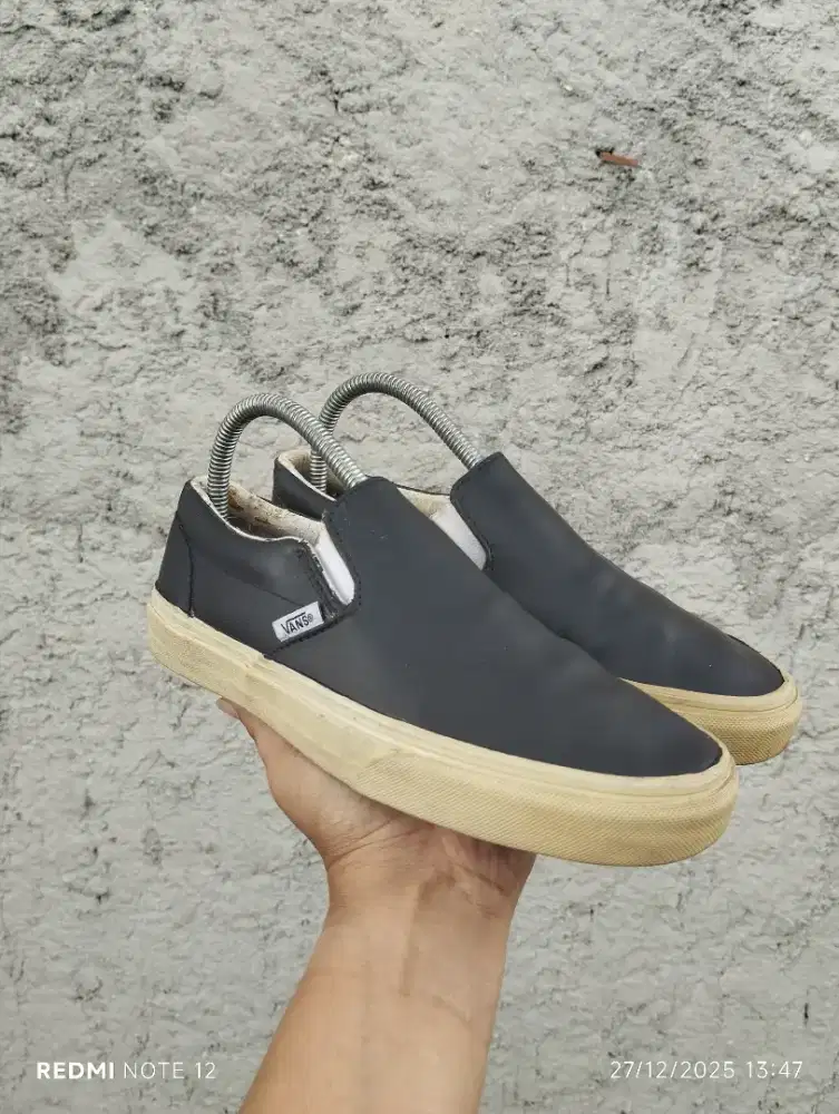 SEPATU VANS SLIP ON SECOND