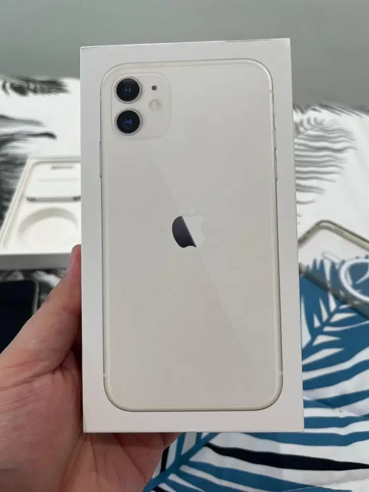 Iphone 11 128 GB Bh 84%..