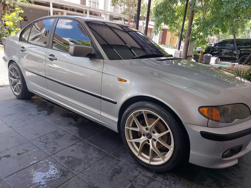 BMW 318i 2003 Bensin