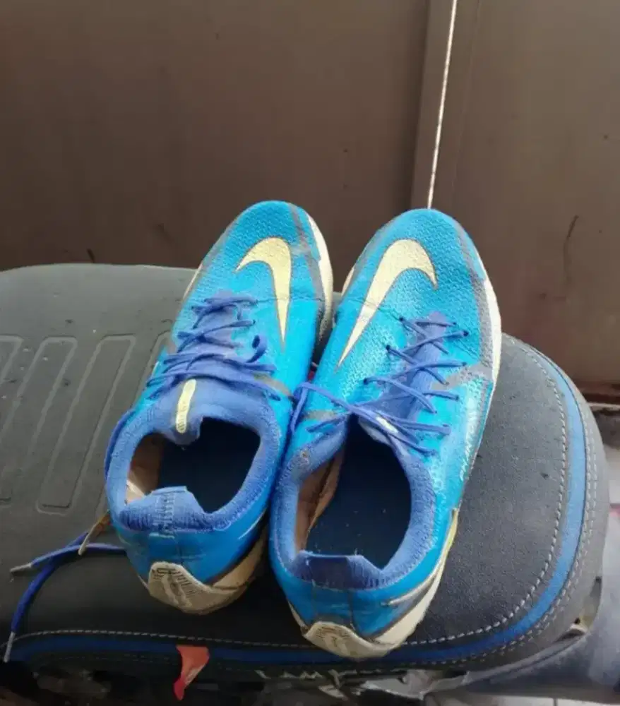 Sepatu bola Nike phantom size 39