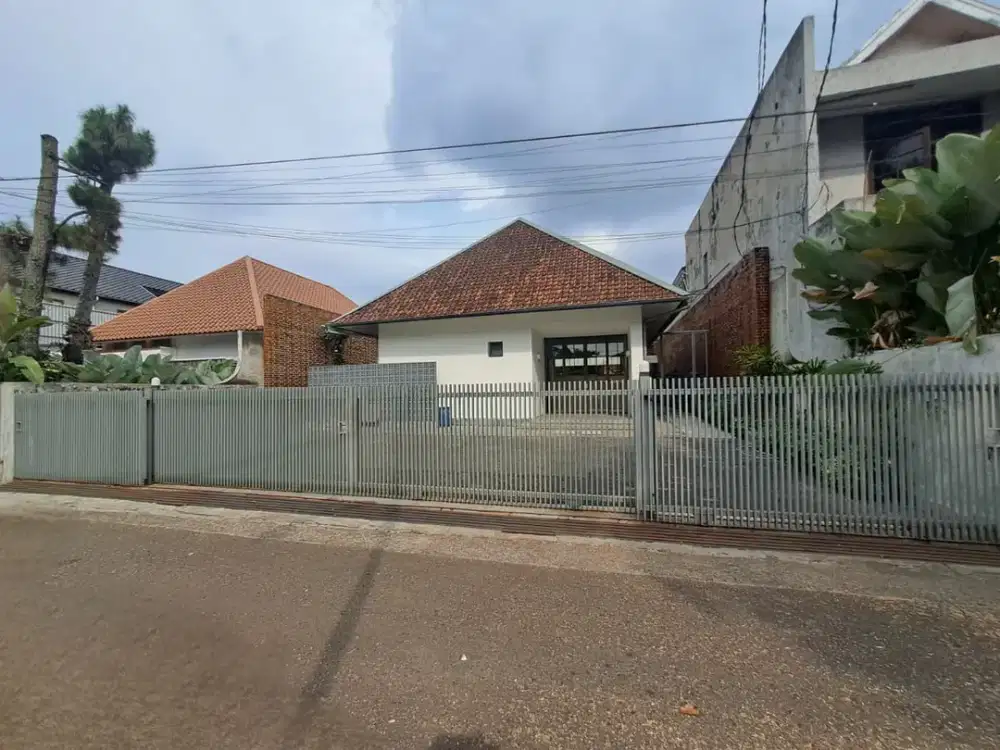 Rumah Pusat kota Gaya Retro Modern Bangunan Baru Siap Huni