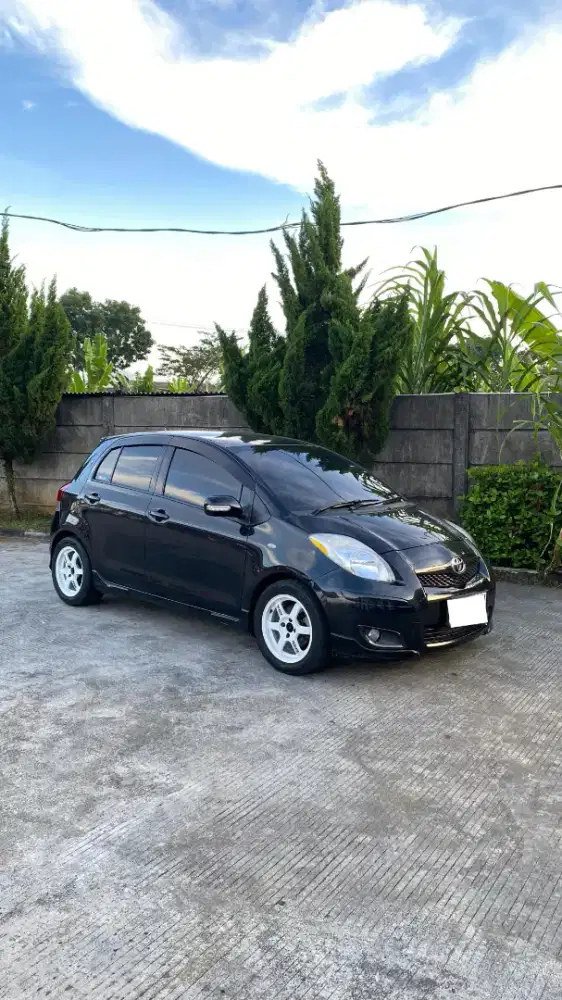 Toyota yaris e manual 2011