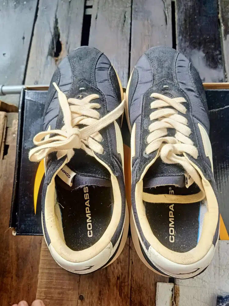 Sepatu Compass Velocity