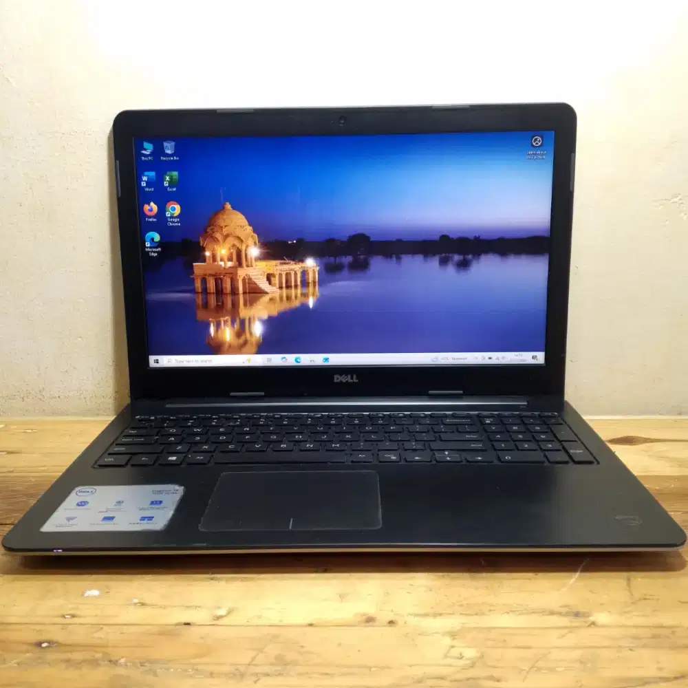 Dell core i5-5200U Ram 8 GB SSD 256 GB layar 15.6 inch