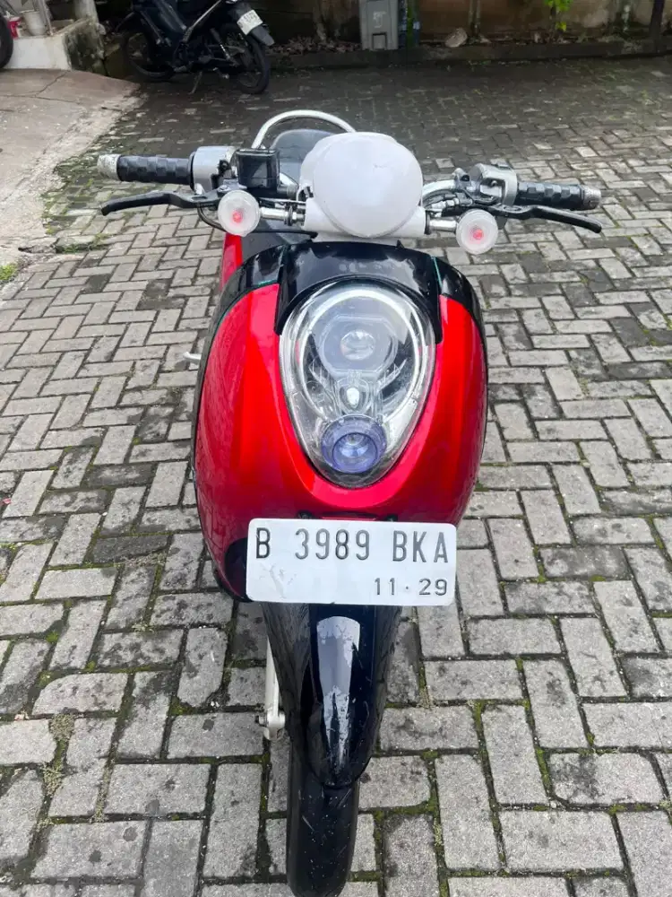 Honda scoopy tahun 2011 plat b