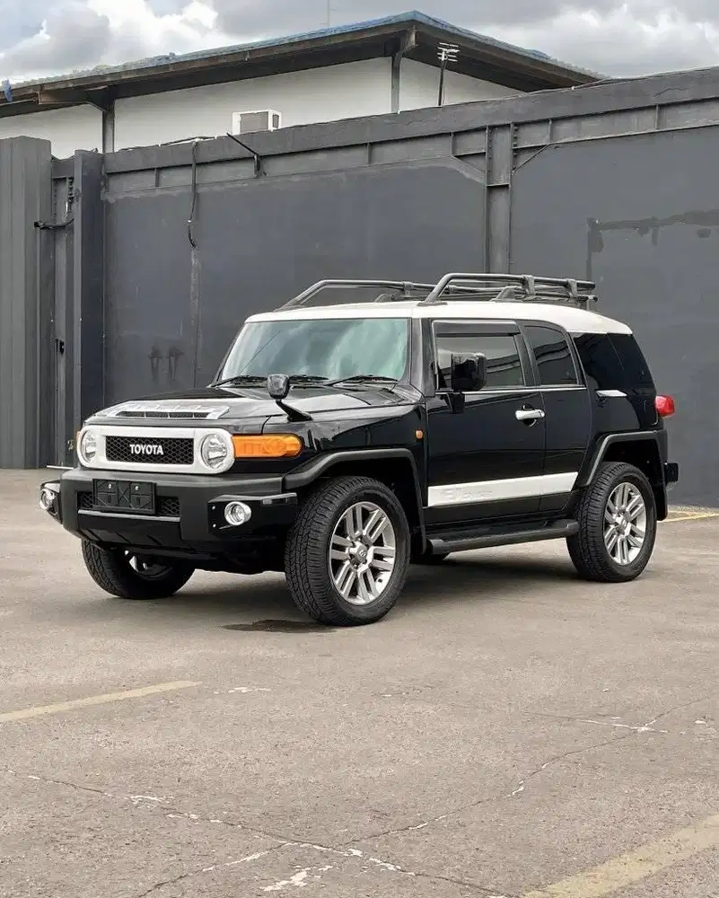 ANTIK || Toyota FJ Cruiser 4.0L 4WD CBU Japan 2013