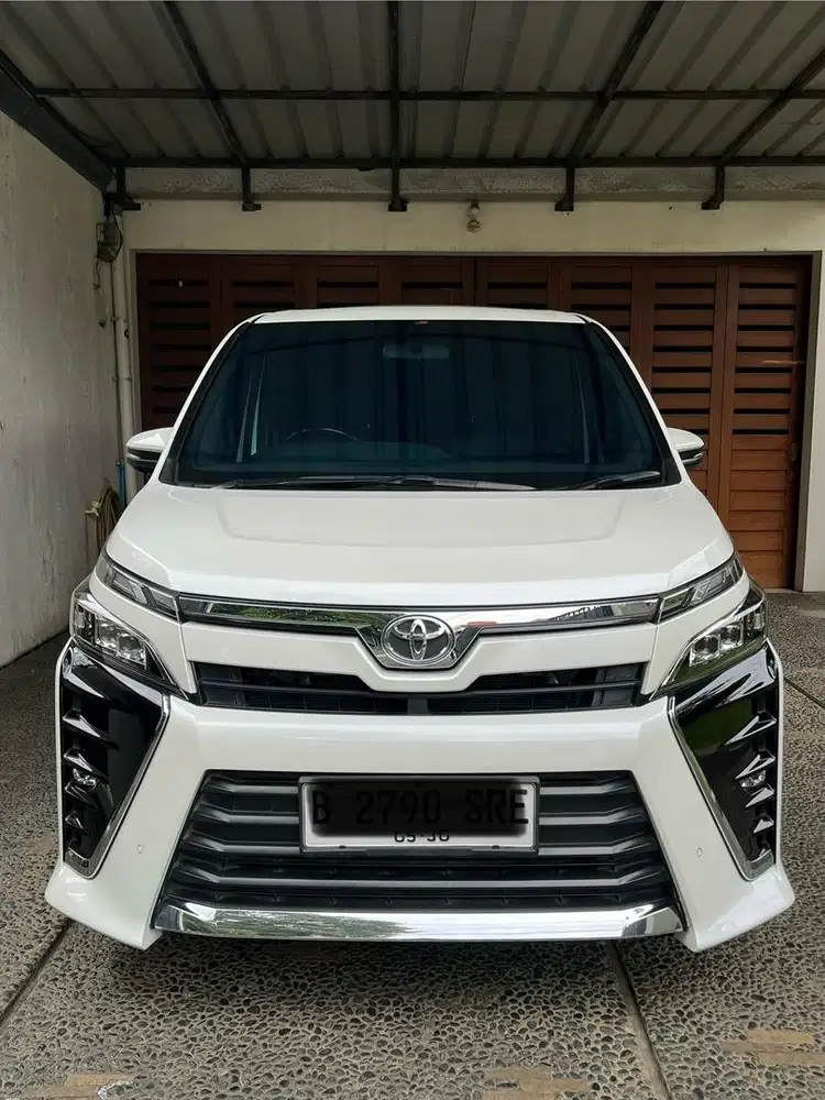 Toyota Voxy 2020 ODO 27.000 asli