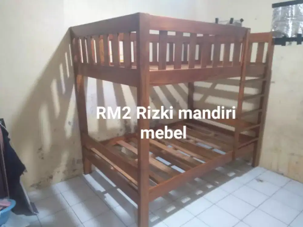 Bunk bad kayu lokal