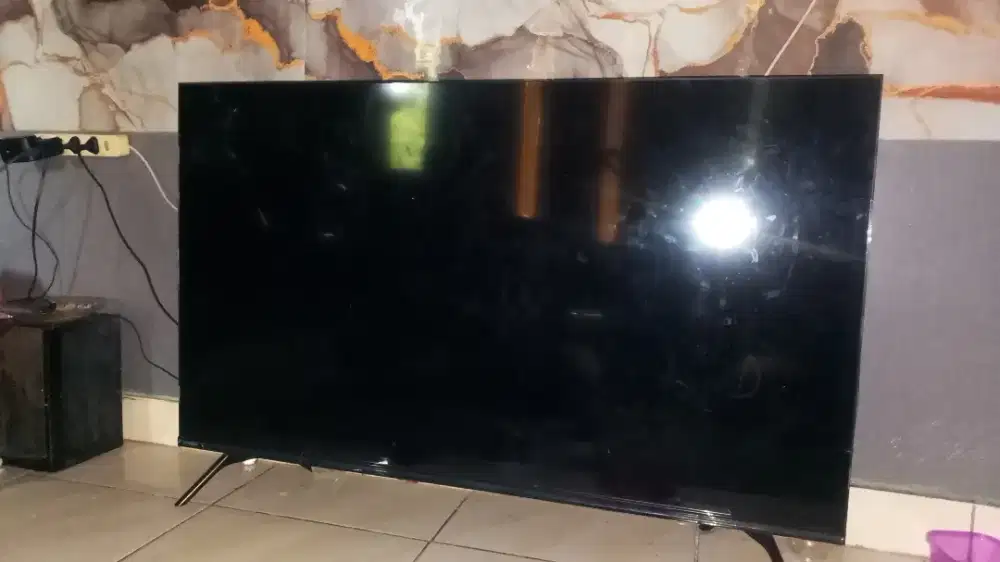 Tv smart goggle merek 55in