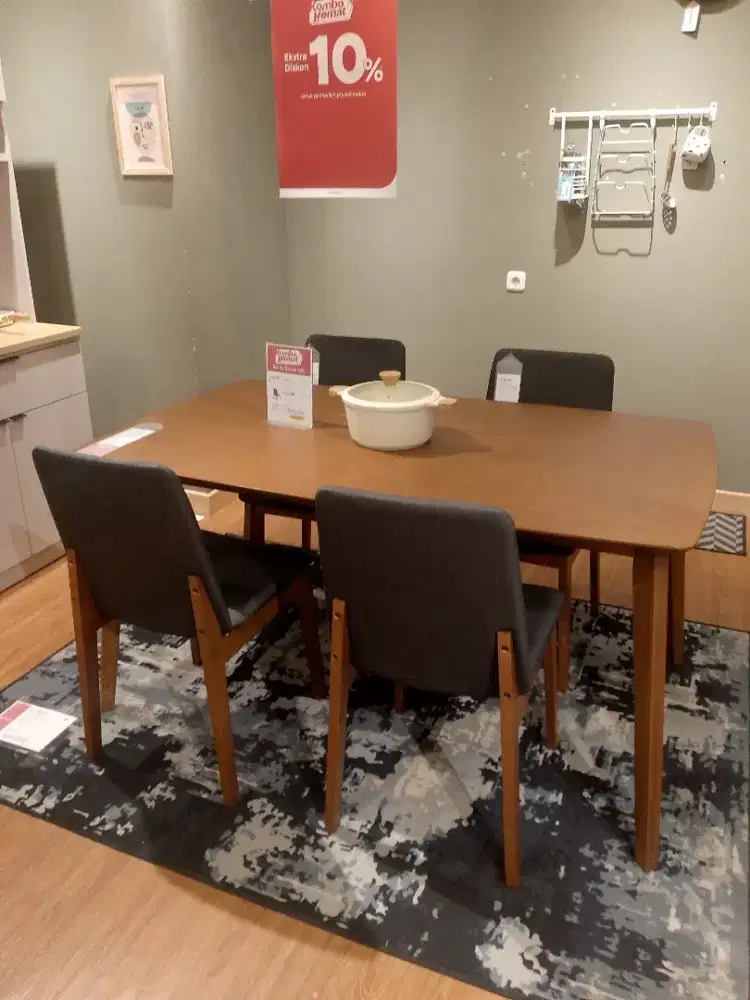 Meja makan+kursi, 300rbu perbulan