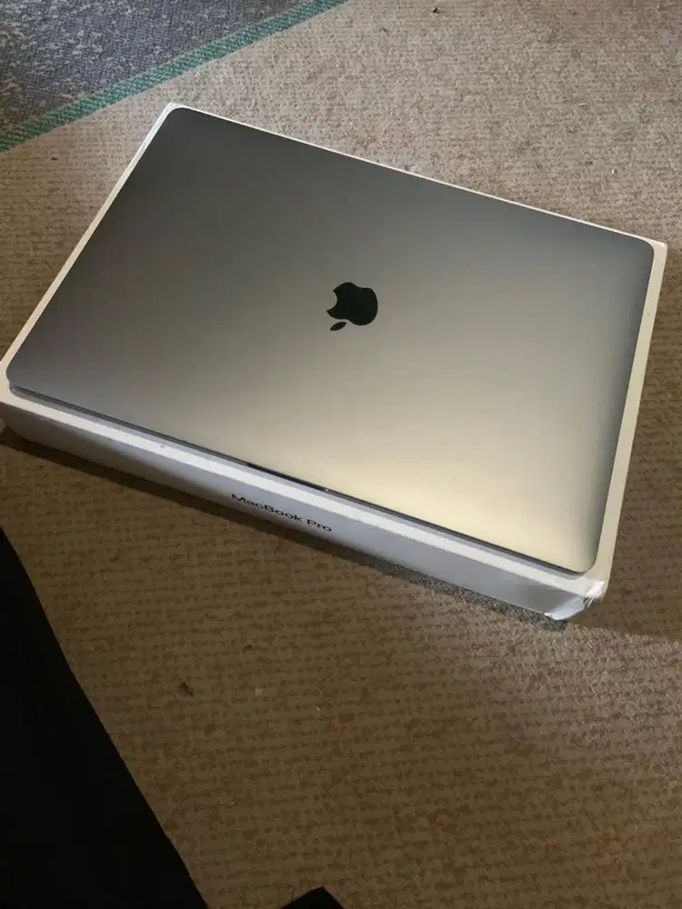 Fullset Macbook Pro Touchbar i9 2019