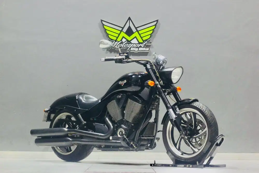 Victory hammer 1700 like new triumph fatboy street Glide
