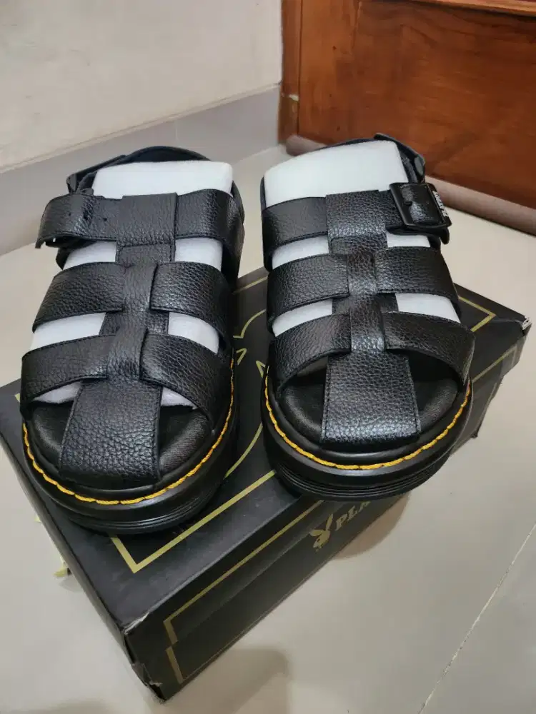 Sepatu sendal Playboy original size 42 kondisi baru
