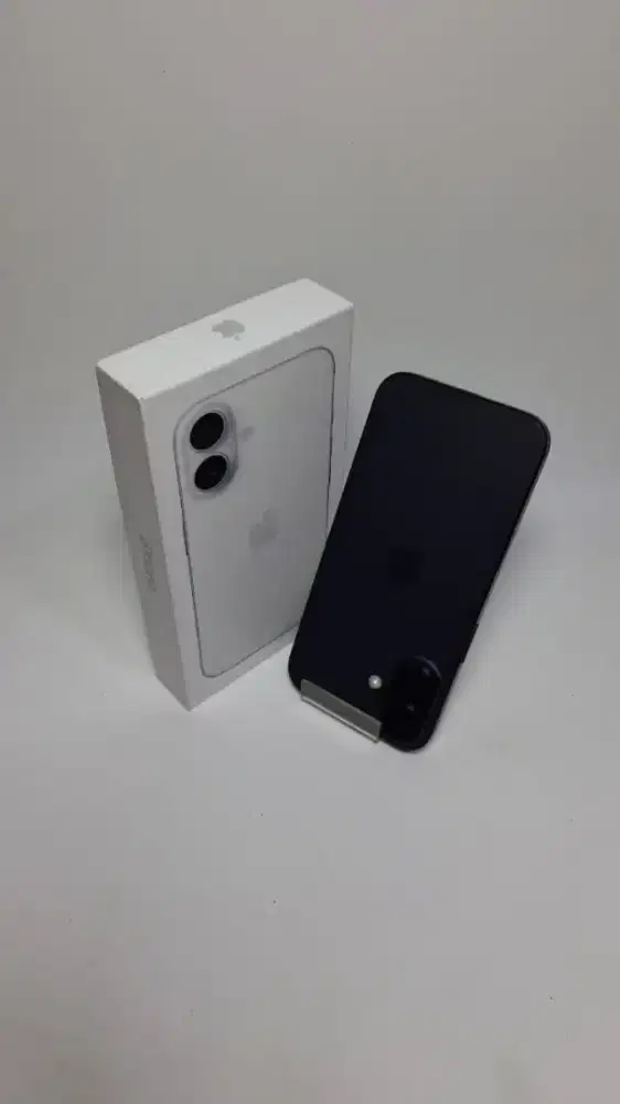 Apple iPhone 16 black hitam bokeh tuker tambah