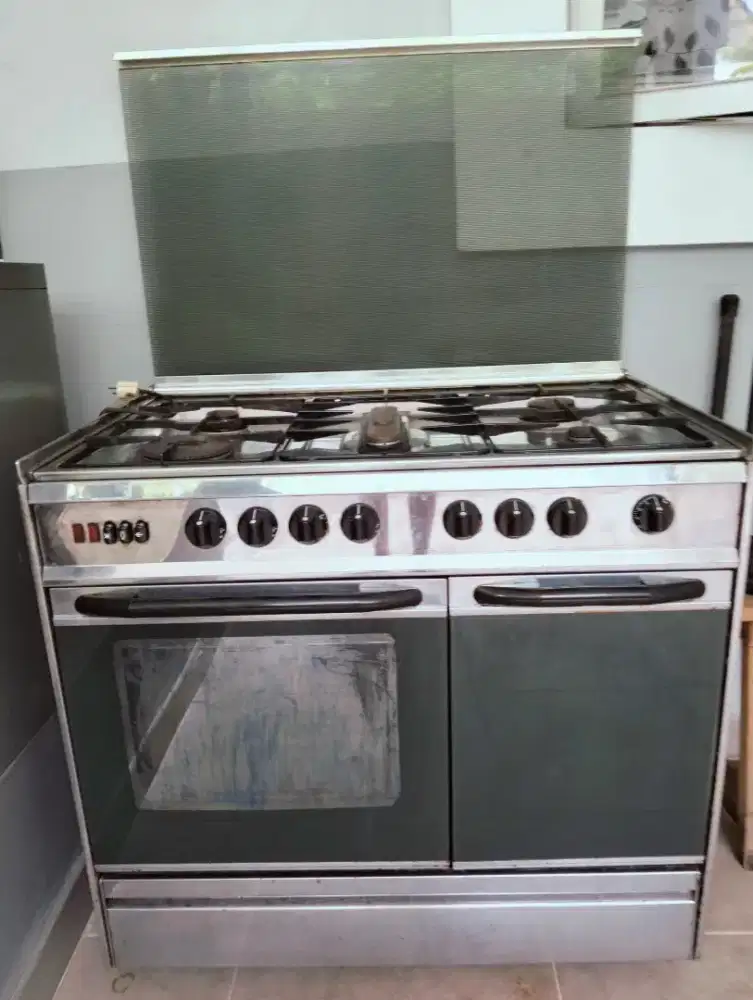 Dijual kompor 5 tungku ada oven dibawah