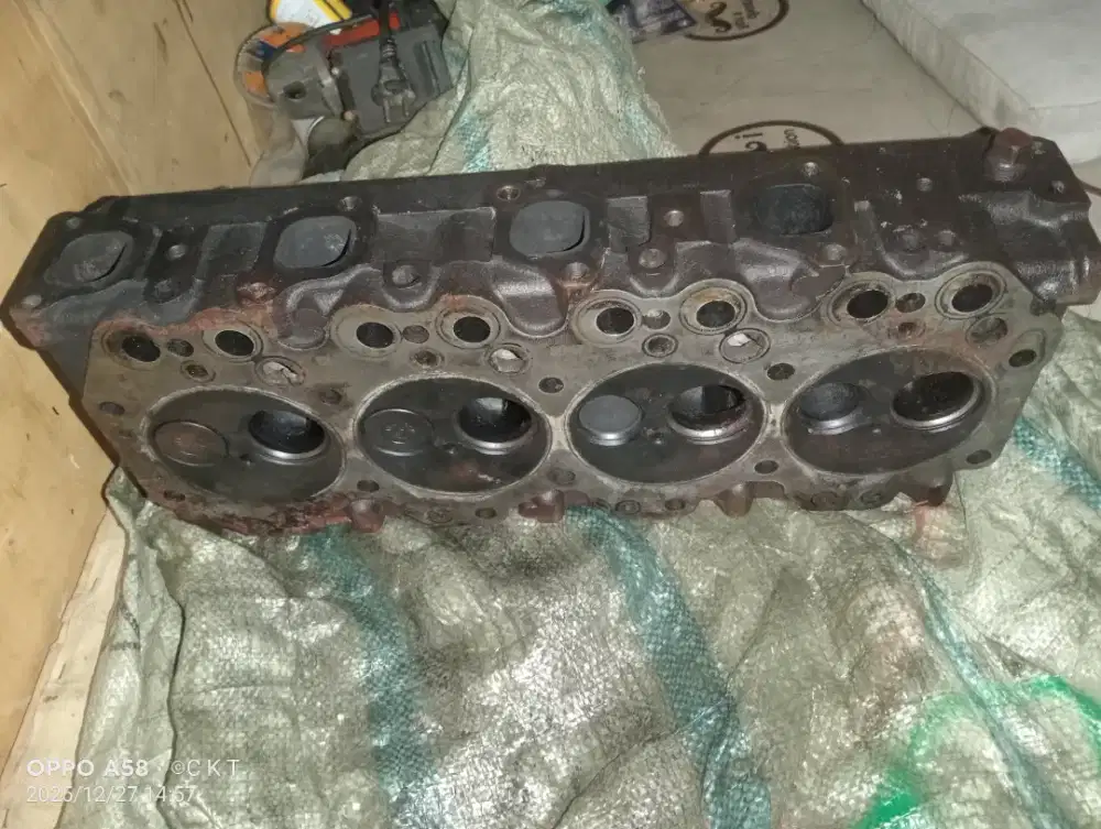 Blok Deksel ( cylinder head ) Toyota Dyna 115ET