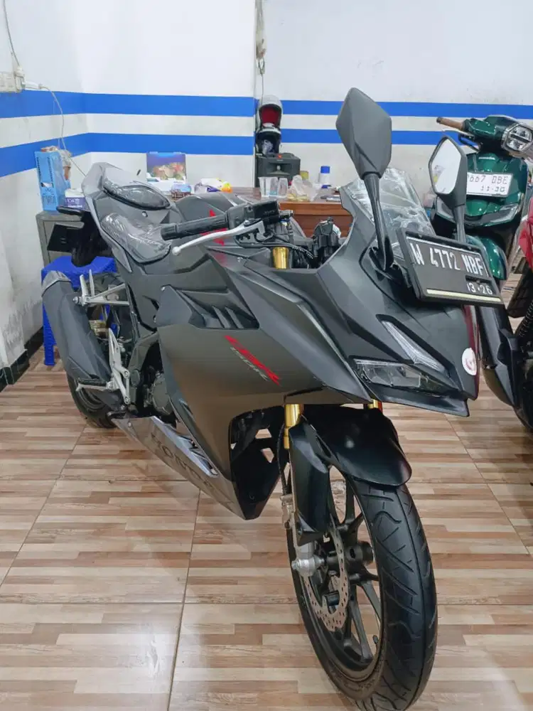 Honda CBR 150R TAHUN 2021 ISTIMEWA KM 1000 SURAT LENGKAP HIDUP SEMUA